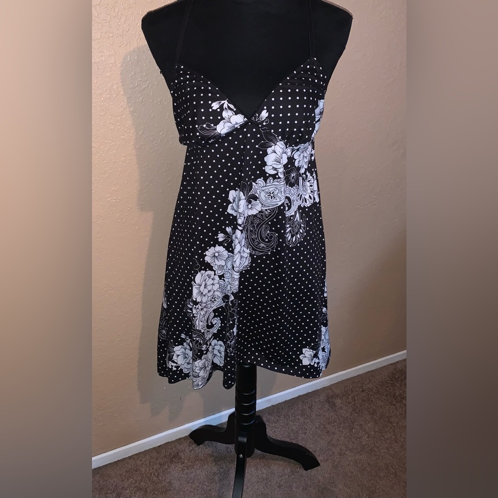 Gorgeous NWOT black and white racer back nightie.